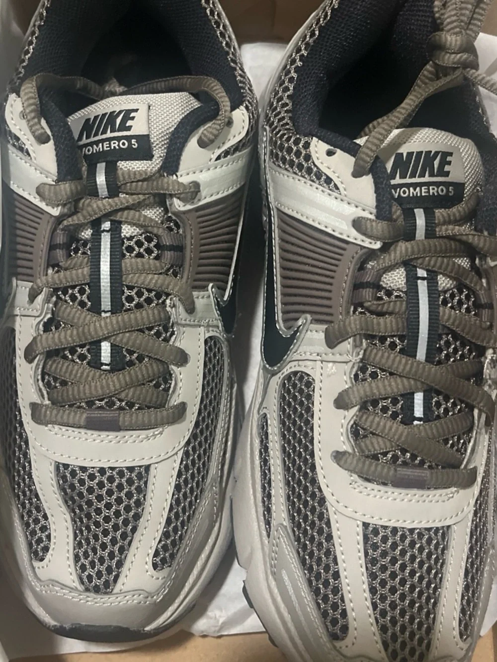 Nike Women’s Vomero  Grey and Black  Mesh Trail Sneakers 6.5w